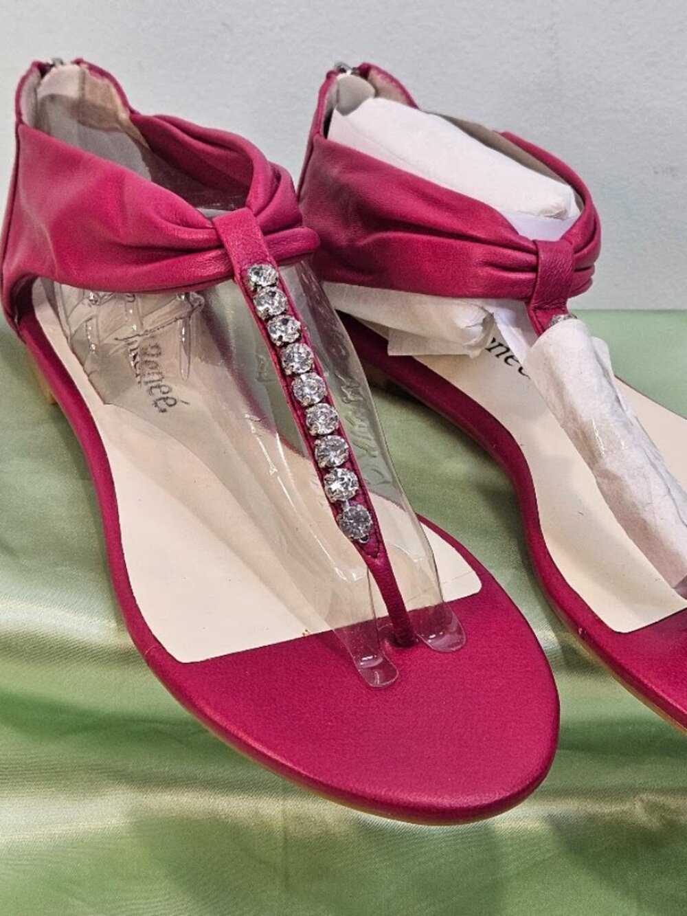 J Renee Sprue Leather Upper Fuchsia Rhinestones Flat Shoes Size 11 M New No Box